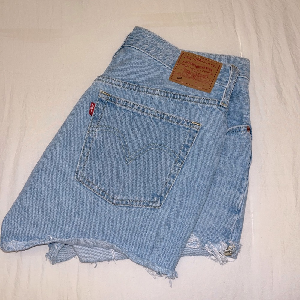 Levi’s Womens light blue denim jean shorts